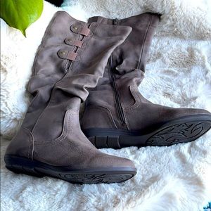 Wide Calf Tall White Mountain Boots 👢 Size 5M